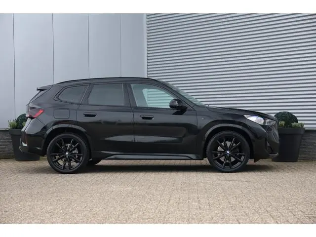 BMW X1 sDrive20i 170pk M-Sport Black Ed. Pano|360Cam|HUD