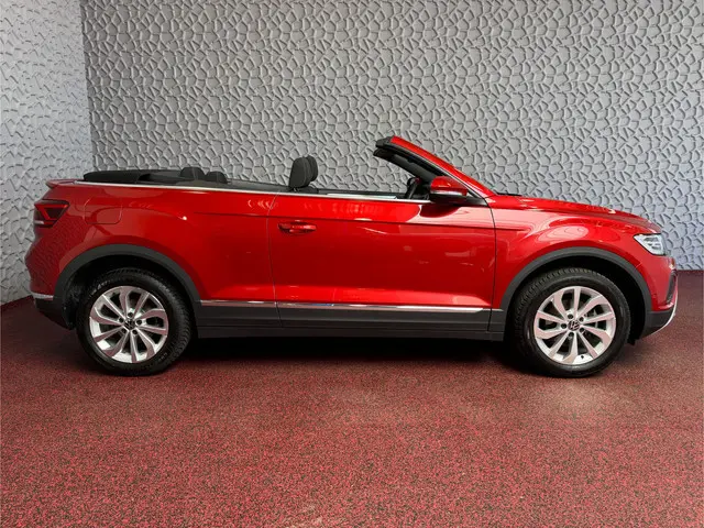 Volkswagen T-Roc Cabrio TSI VIR.COCKPIT CARPLAY NAVI IQ.LED STOEL/STUUR.VERW DAB ADAP.CRUISE 05/2024...