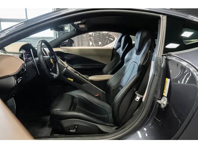 Ferrari Roma 3.9 V8 HELE *2 Jaar Ferrari-Power Garantie / Keramisch / Passenger-Display / Full ADAS...