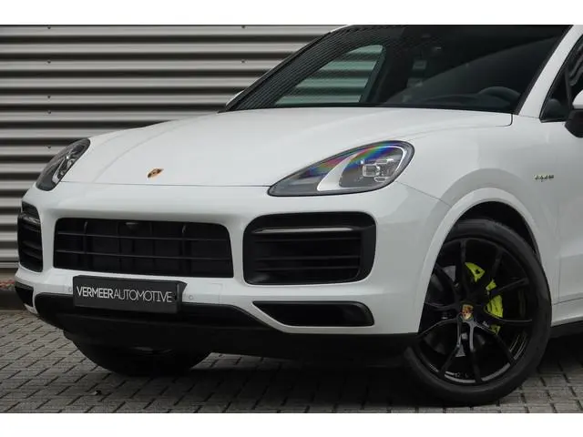 Porsche Cayenne Coupé 3.0 E-Hybrid | Sport Chrono | Pano | Alcantara | Luchtvering | HUD | Memory |...