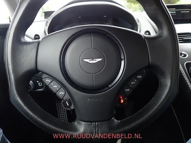 Aston Martin V12 Vanquish