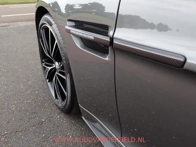 Aston Martin V12 Vanquish