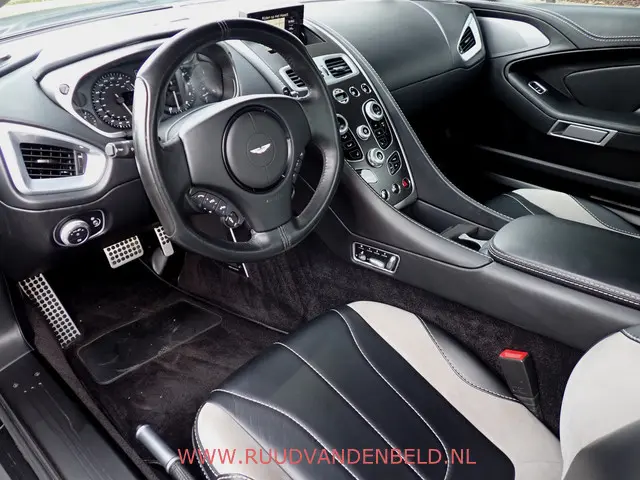 Aston Martin V12 Vanquish