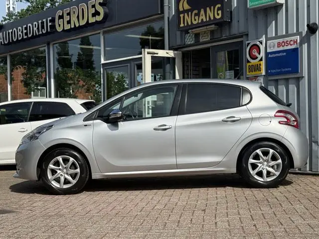 Peugeot 208 1.2 PureTech Style | AIRCO | NAVI | CRUISE | BLUETOOTH |