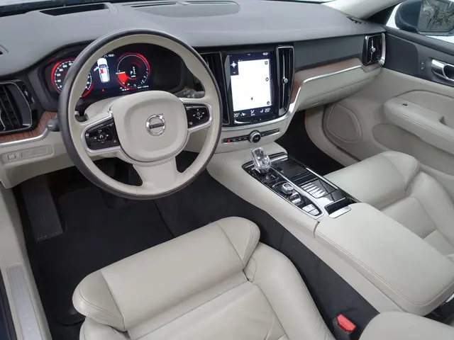Volvo V60 2.0 T8 Twin Engine AWD Inscription- Design Leder, Panoramadak, Head Up, Memory, Blis, Xeno...