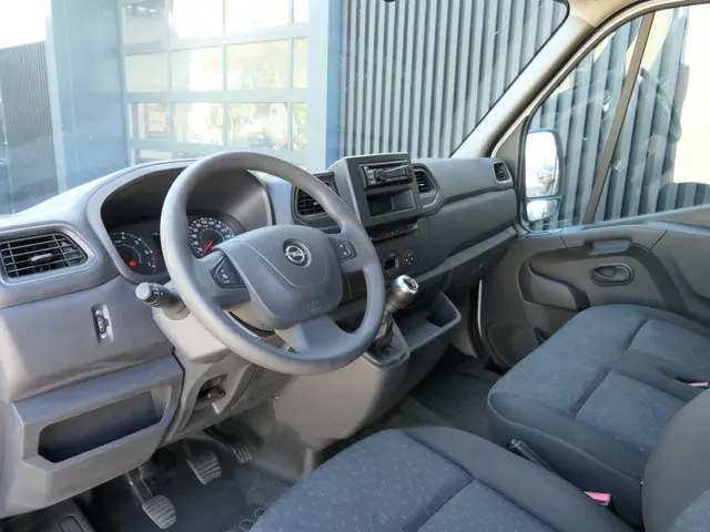 Opel Movano 2.3 Turbo 136 pk L3H2 | Airco | Trekhaak | Park Pilot