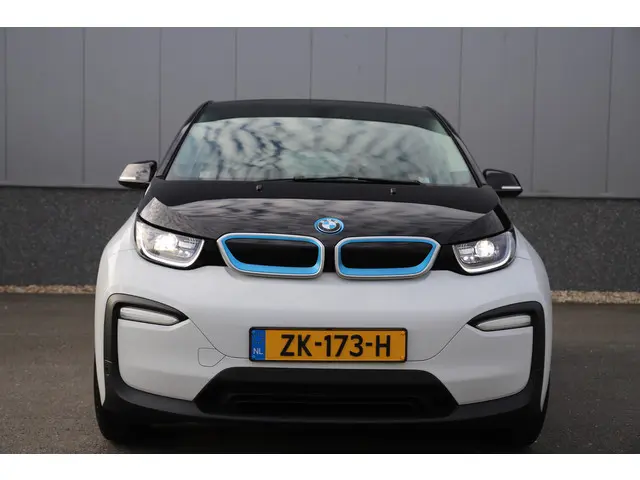 BMW i3 Executive 120Ah 42 kWh/Schuifdak/Navi-pro/Camera/W-pomp/3-fase/19"