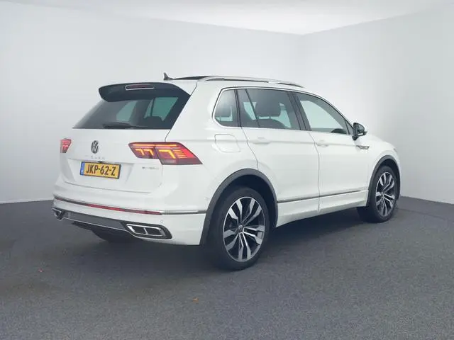 Volkswagen Tiguan 1.4 TSI eHybrid R-Line Business+ | 2x R line | Leer | Pano | 360 Camera | 245PK |