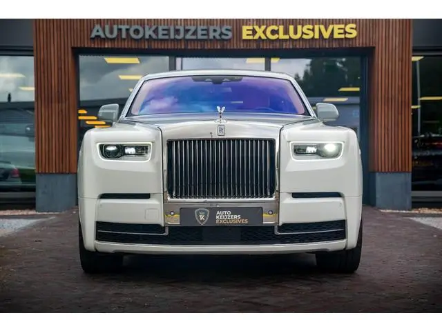 Rolls-Royce Phantom 6.7 V12 Starlight Headliner Rear Theatre Individual Rear Seats 22-Inch Polished...