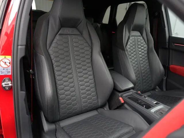 Audi RSQ3 TFSI 400pk RS Dynamic+ Black Optic Aut- Carbon, Sfeerverlichting, Xenon Led Matrix, Keyles...