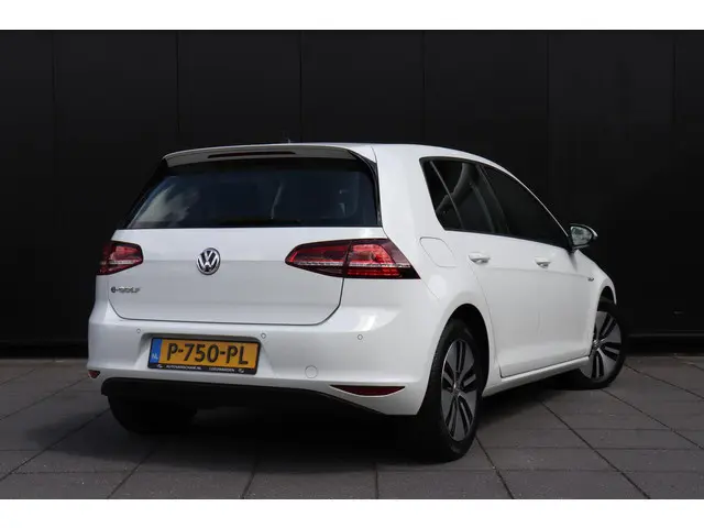 Volkswagen e-Golf 116 PK | SOH 83,6% | NAVI | STOELVERWARMING | PARK PILOT