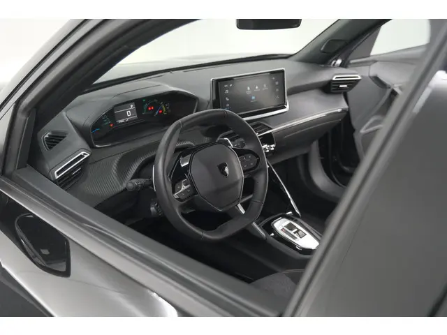 Peugeot 2008 1.2 Hybrid 136 Style | Apple Carplay | Parkeersensoren | Climate Control