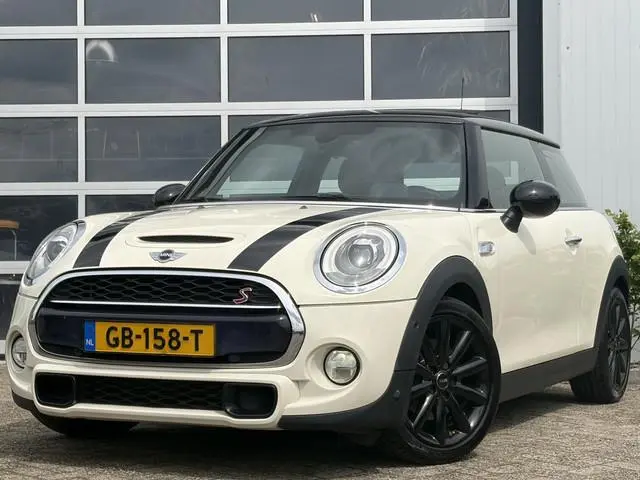 MINI Mini 2.0 Cooper S Chili Serious Business 192pk | Achteruitrijcamera | Bluetooth | Cruise contro...