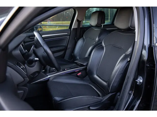 Renault Mégane Estate 1.3 TCe Bose , Achteruitrijcamera, Half-Leder, Dodehoekdetectie