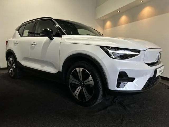 Volvo XC40 Recharge Core 70 kWh Trekhaak | LMV 19" | Google infotainment |  Soh (batterijcheck) Waar...