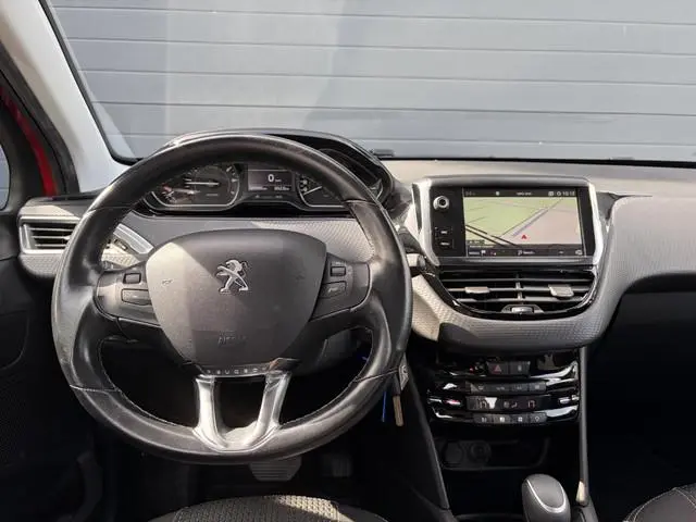 Peugeot 208 1.2 PureTech Allure 110pk,D-riem vv in 05-2026,Carplay,Navi,N.A.P,Lm velgen,Dealer Onder...