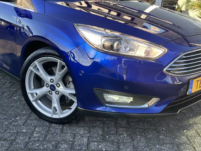 Ford Focus Wagon 1.5 EcoBoost Titanium 150pk/110kW 6-bak | Trekhaak | 18'' | Bi-Xenon |