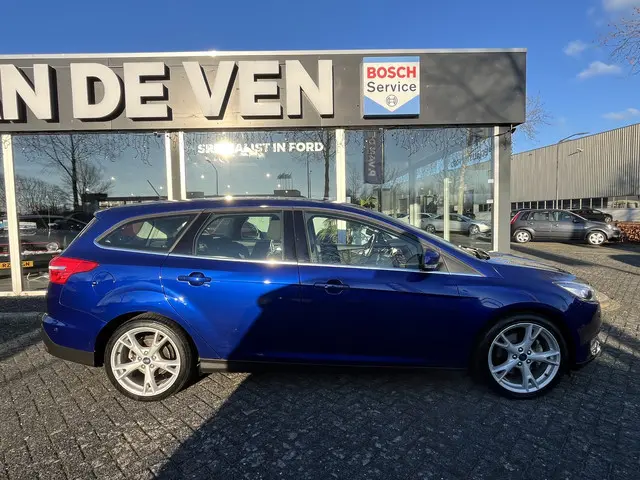 Ford Focus Wagon 1.5 EcoBoost Titanium 150pk/110kW 6-bak | Trekhaak | 18'' | Bi-Xenon |