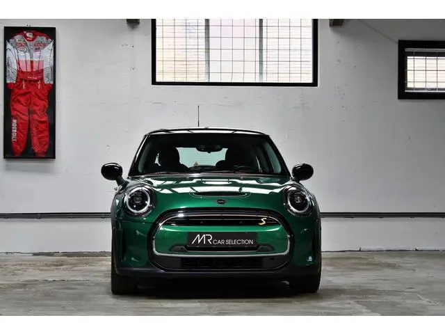 MINI Electric Classic 33 kWh | Adapt. Cruisecontrol | Verwarmd stuur | Apple Carplay | 17 inch| SOH...