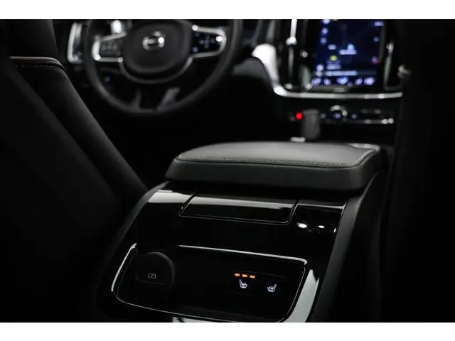 Volvo V60 2.0 T8 Recharge AWD R-Design | LOUNGE /  CLIMATE PRO- PACK | PANORAMADAK | ACHTERVANKVERWA...