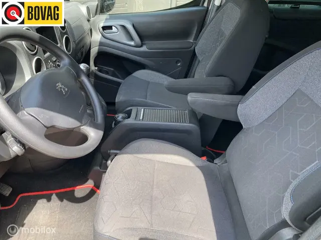 Peugeot Partner Tepee 1.2 PureTech Allure 110 pk navigatie en airco PDC Carplay Mirror link