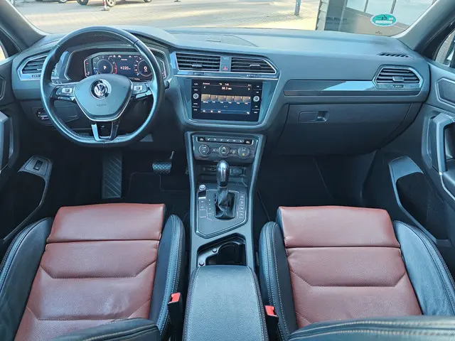 Volkswagen Tiguan Allspace 1.5 TSI Highline Business R-line 7p. | LED | Pano | Trekhaak | Leder | St...