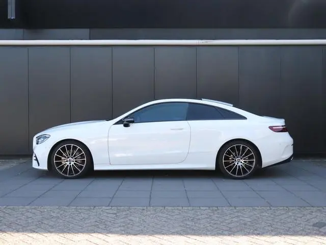 Mercedes-Benz E-klasse Coupé 200 AMG Line | PANO-DAK | STOELVERW. | CAMERA | NAVI | APPLE CARPLAY |...