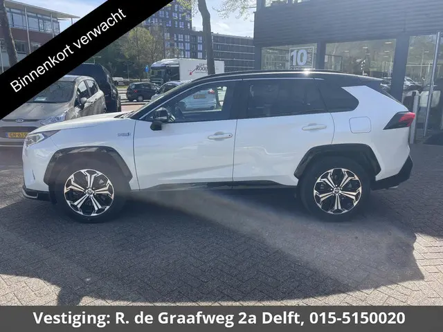 Toyota RAV4 2.5 Plug-in Hybrid AWD Bi-Tone Plus | 1500 KG trekgewicht | JBL Audio | Stoelverwarming...