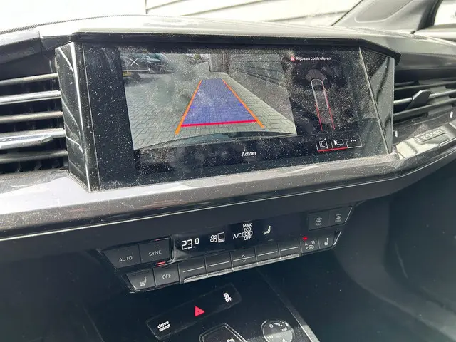 Audi Q4 e-tron 40 204pk S Edition 77 kWh SOH 92% Camera Stoelverwarming Ambianceverlichting ACC Virt...
