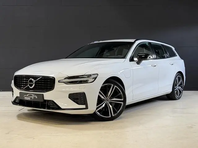 Volvo V60 2.0 T8 Recharge AWD R-Design | Elektr. trekhaak | Camera | Stoel/stuurverwarming | Carplay...