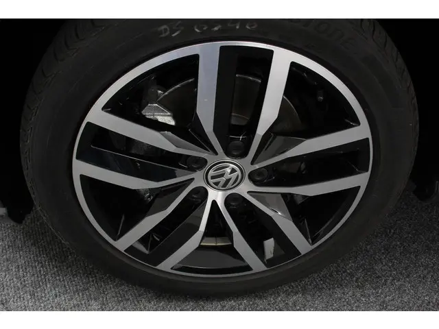 Volkswagen e-Golf Edition | Navigatie | Digitale cockpit | Led | Bluetooth | Cruise control adaptive...