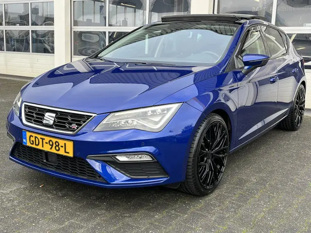 SEAT Leon 1.8 TSI FR 180 pk Panoramadak 19" lichtmetalen velgen Climate controle Mulitmedia voorbere...