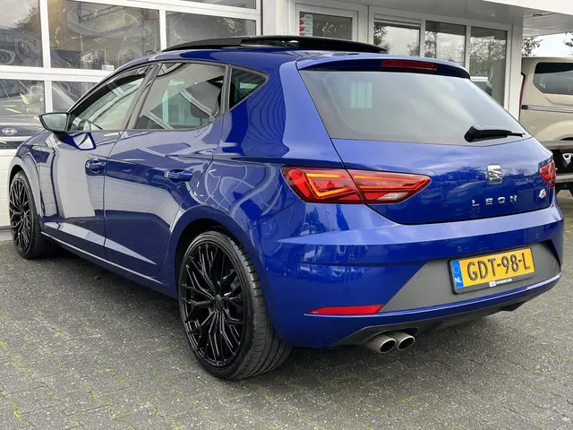 SEAT Leon 1.8 TSI FR 180 pk Panoramadak 19" lichtmetalen velgen Climate controle Mulitmedia voorbere...