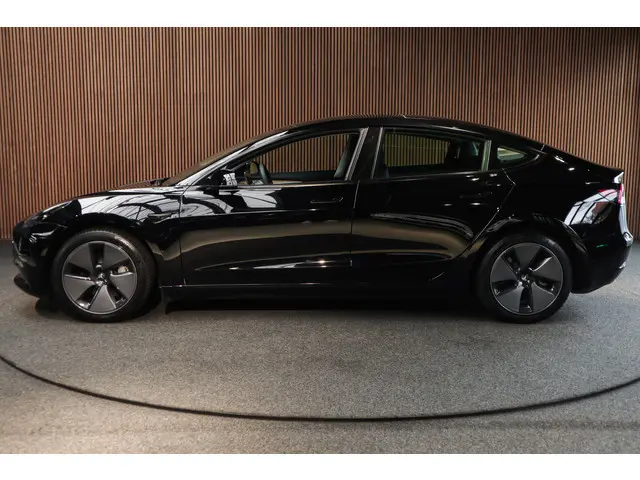 Tesla Model 3 RWD Autopilot ACC Stuurverwarm. PDC Leer Navi Panoramadak 360° Elektr. achterklep Stoe...