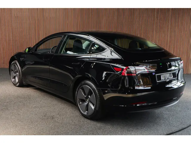 Tesla Model 3 RWD Autopilot ACC Stuurverwarm. PDC Leer Navi Panoramadak 360° Elektr. achterklep Stoe...