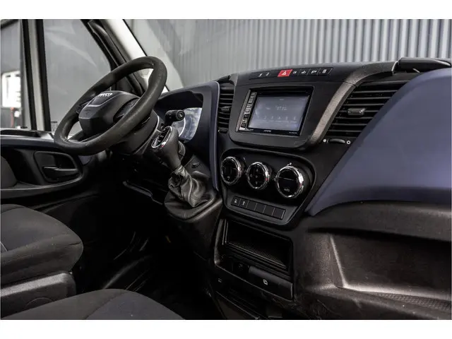 Iveco Daily 35S18D 375 | 3.0 180PK | Hiab 013 | 3.5T Trekgewicht | Automaat | Climate | Camera | Eur...