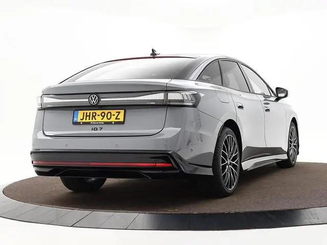 Volkswagen ID.7 Pro Limited Edition 77 kWh accu 286 pk · Achteruitrijcamera · Draadloze telefoonverb...