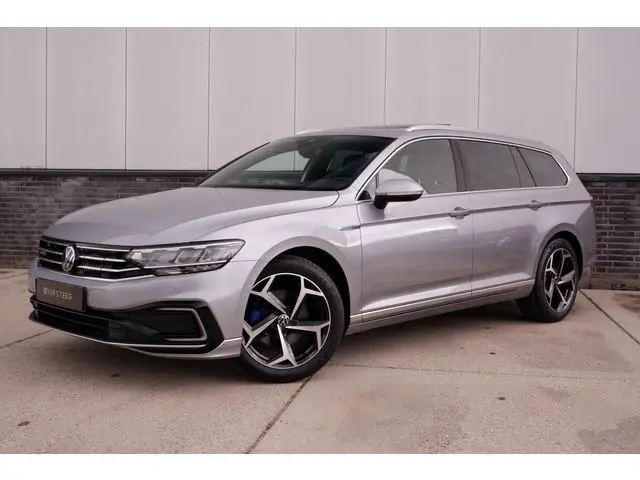 Volkswagen Passat Variant 1.4 TSI PHEV GTE Business | Pano | Elek. Trekhaak | Carplay | LED | Camera...