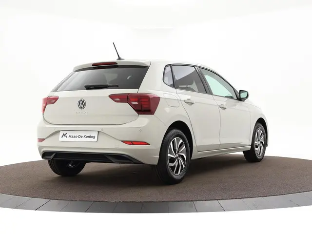 Volkswagen Polo Life Edition 1.0 TSI 95 pk 5 versn. Hand · Achteruitrijcamera · regensensor ·