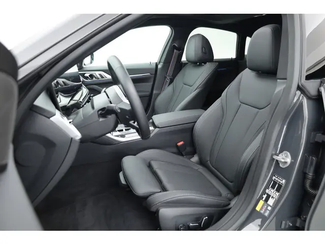 BMW i4 eDrive40 M Sport Pro 84 kWh | S/K-Dak | Elek. Trekhaak | Shadowline | Widescreen | Innovation...