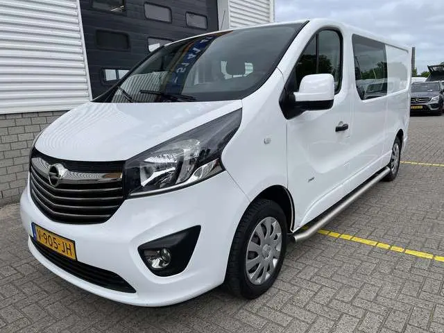 Opel Vivaro 1.6 CDTI 125pk L2H1 DC 5 persoons Sport EcoFlex / rijklaar € 17.950 ex btw / lease vanaf € 401 / stoelverwarming / airco / cruise / trekhaak / navi / pdc !