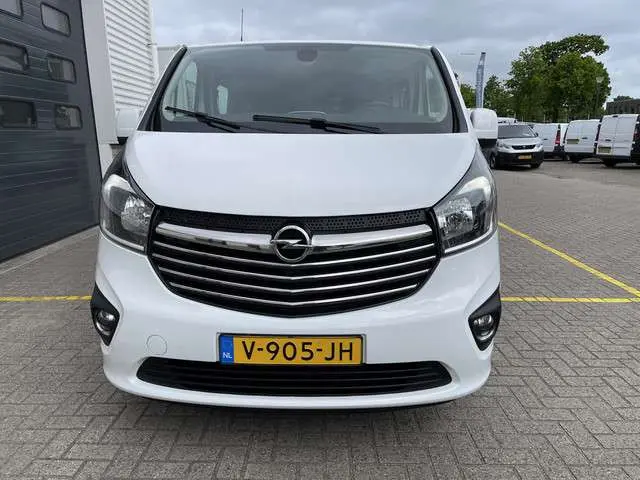 Opel Vivaro 1.6 CDTI 125pk L2H1 DC 5 persoons Sport EcoFlex / rijklaar € 17.950 ex btw / lease vanaf € 401 / stoelverwarming / airco / cruise / trekhaak / navi / pdc !