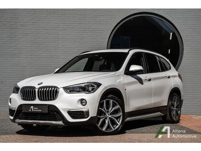 BMW X1 sDrive20i Orange Edition II panodak, sportstoelen, leder, trekhaak