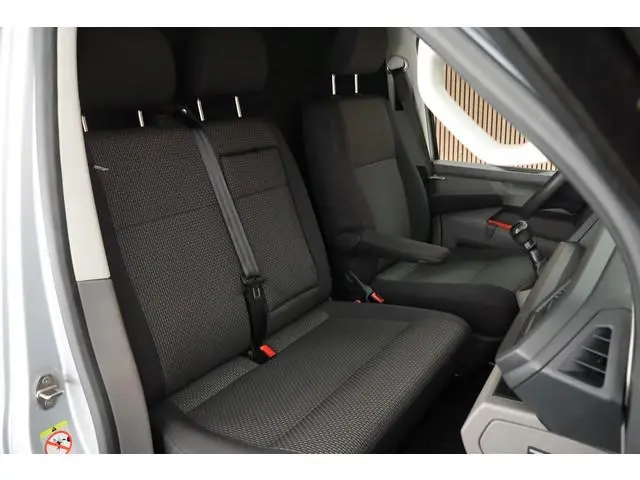 Volkswagen Transporter 2.0 TDI 110pk L1H1 Bijrijdersbank Navigatie Airco Cruise Control
