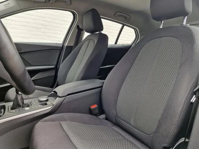 Bmw 1-serie 118i Executive Editon | BMW Live Cockpit | Keyless | 18 '' LM | 