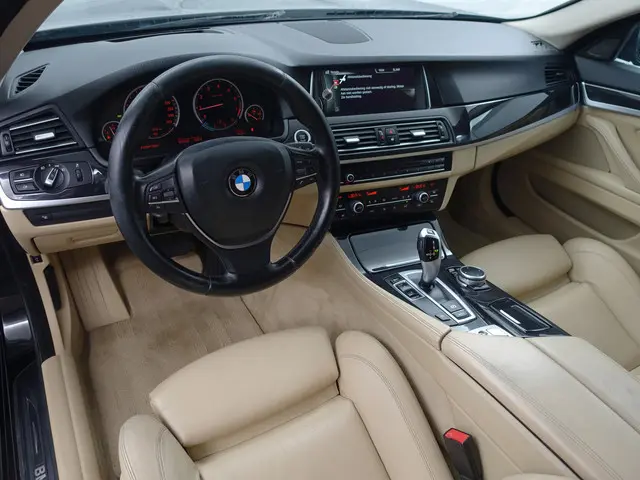 BMW 5-serie 528i M Sport Aut- Harman Kardon, Xenon Led, Head Up, Virtual Cockpit, Park Assist, Sport...