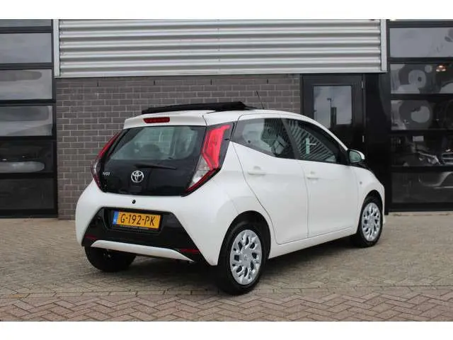 Toyota Aygo 1.0 VVT-i X-Play / Open dak / Carplay / Automaat