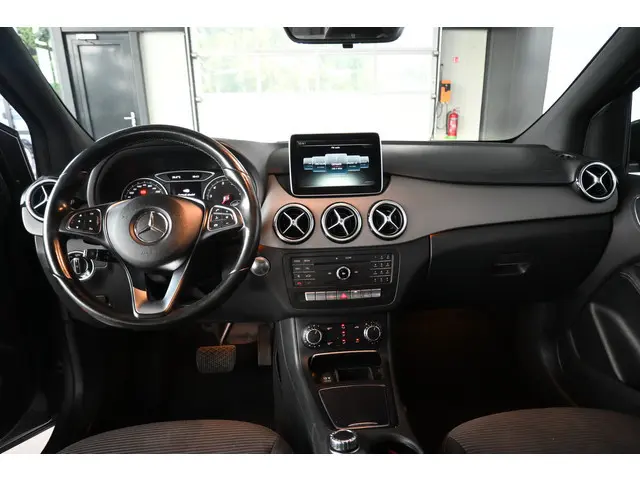 Mercedes-Benz B-klasse 180 Ambition Automaat Airco Navigatie LED Trekhaak Rijklaarprijs Inruil Mogel...