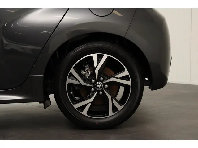 Toyota Yaris 1.5 Hybrid 115 Dynamic, Parkeersensoren