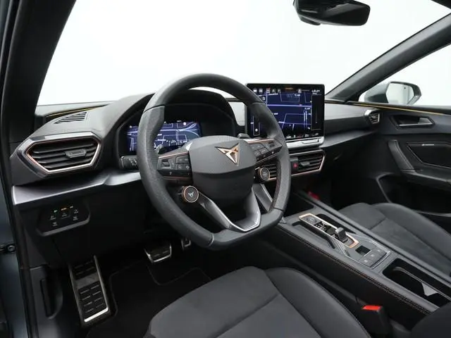 CUPRA Leon 1.5 TSI e-Hybrid 245 pk VZ | Panoramadak | Leder/alcantara kuipstoelen | Adaptief sporton...